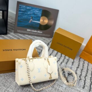 Louis Vuitton p130 25 onthego Material Calfskin Hardware Clutch 1.9