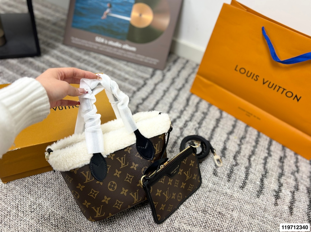 Louis Vuitton p135 size 20 Neverfull NB Tote Bag