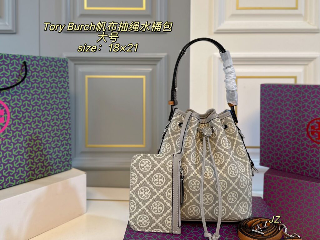 Tory Burch Tb Large Canvas Bucket Bag 18 x 21 cm editorial product context 1
