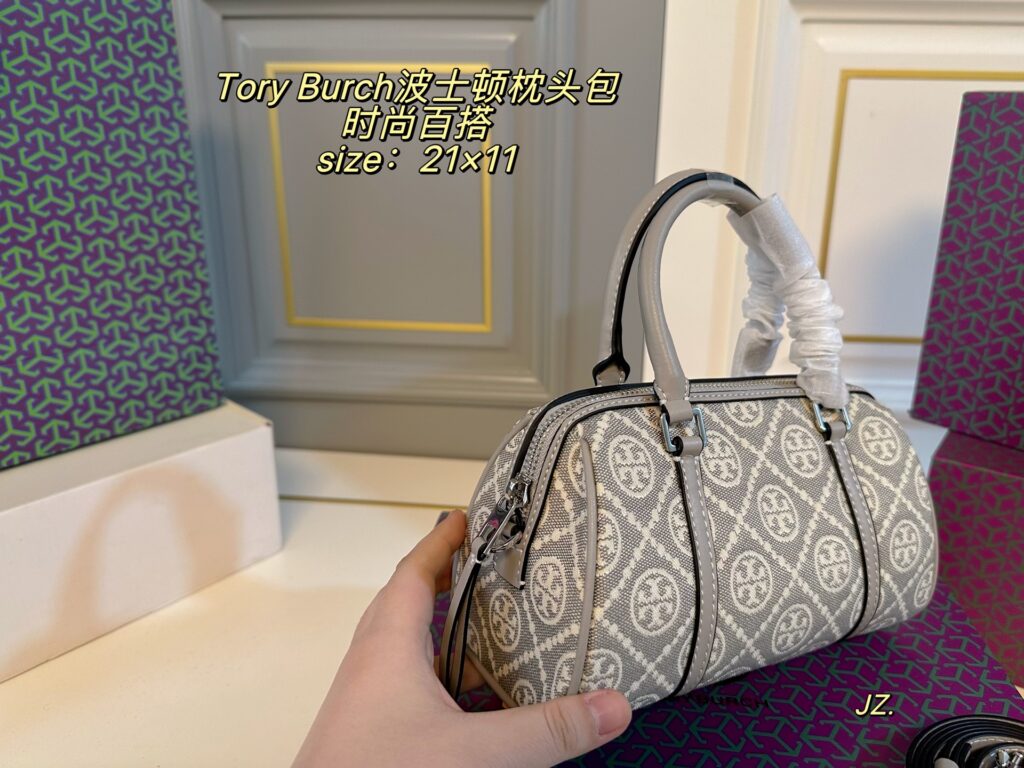 Tory Burch Tb Canvas Clutch 21 x 11 cm editorial product context 3
