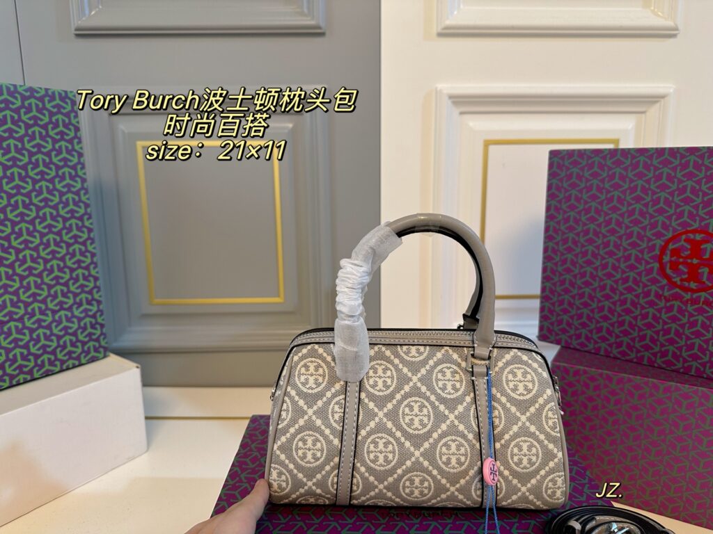 Tory Burch Tb Canvas Clutch 21 x 11 cm editorial product context 2