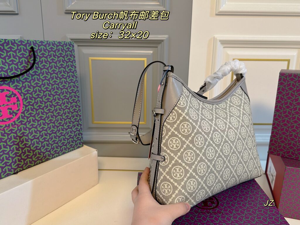 Tory Burch Tb Carryall Bag 32 x 20 cm editorial product context 2