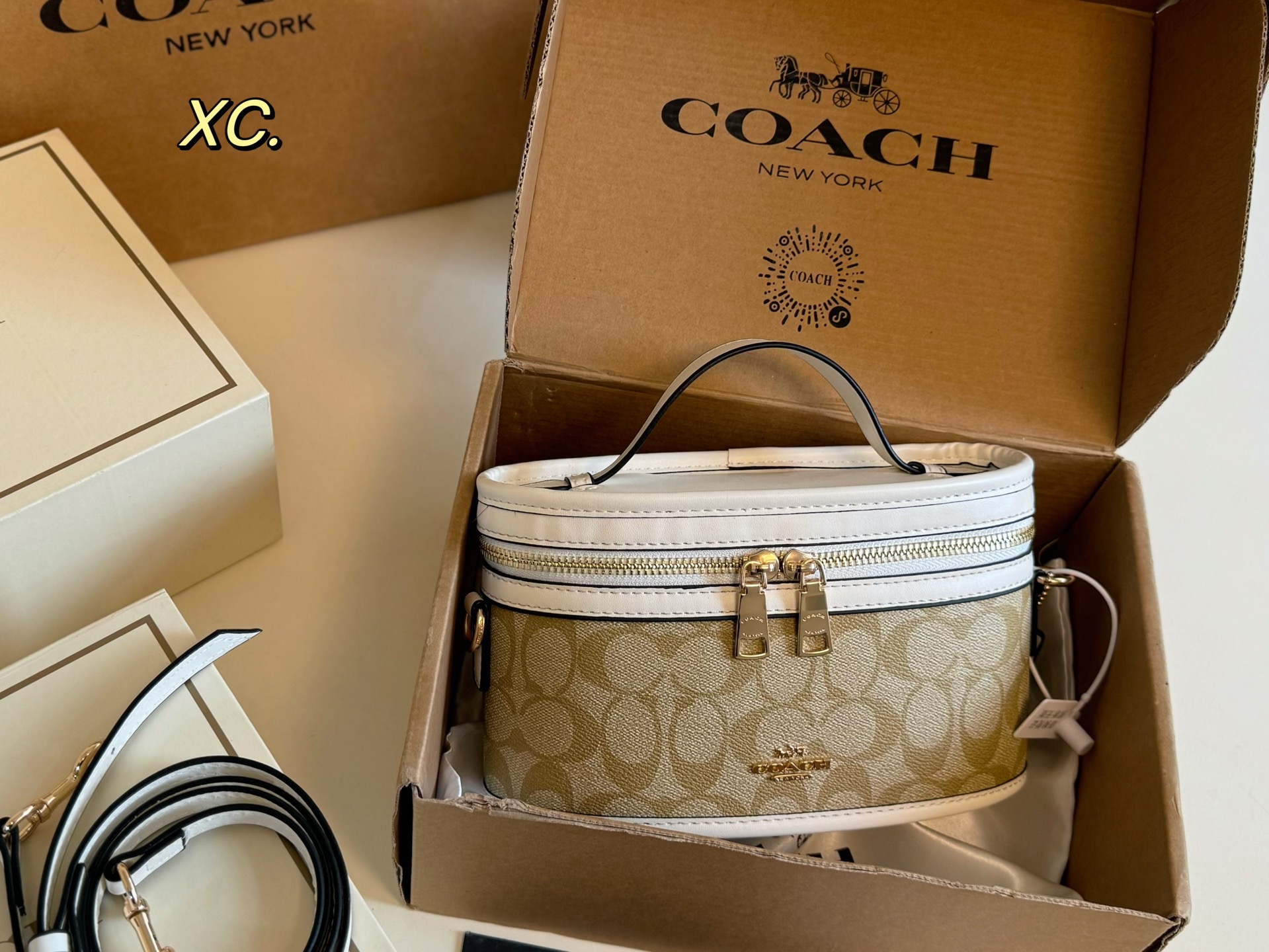 Coach P110 size 21 13 Bag
