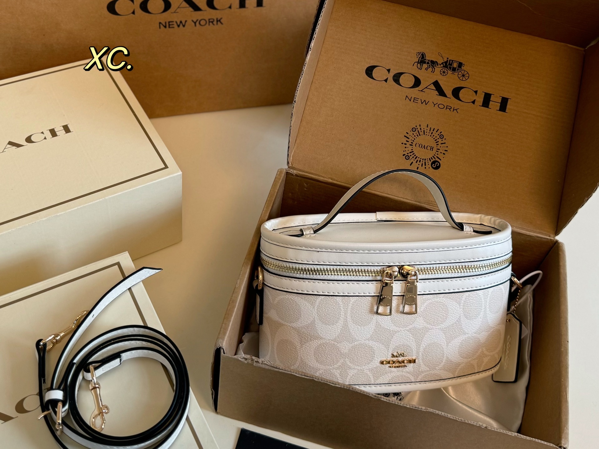 Coach P110 size 21 13 Bag