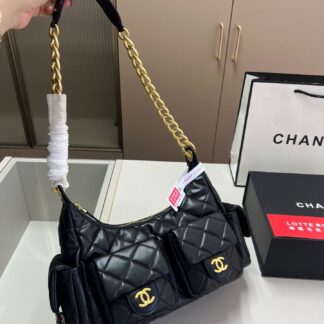 Chanel p170 D-45 25 14 Jennie hobo Clutch 1.9 x 1.1 x 0.2 cm