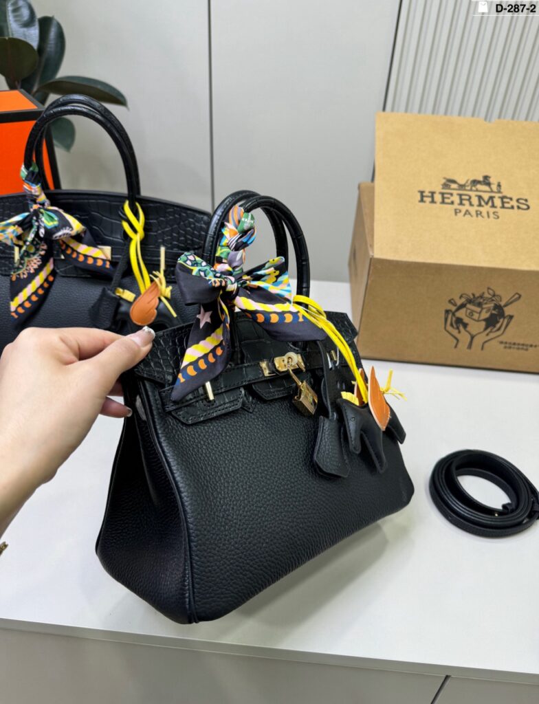 Hermes p235 287 30 20 25 17 Clutch 1.9 x editorial product context 2