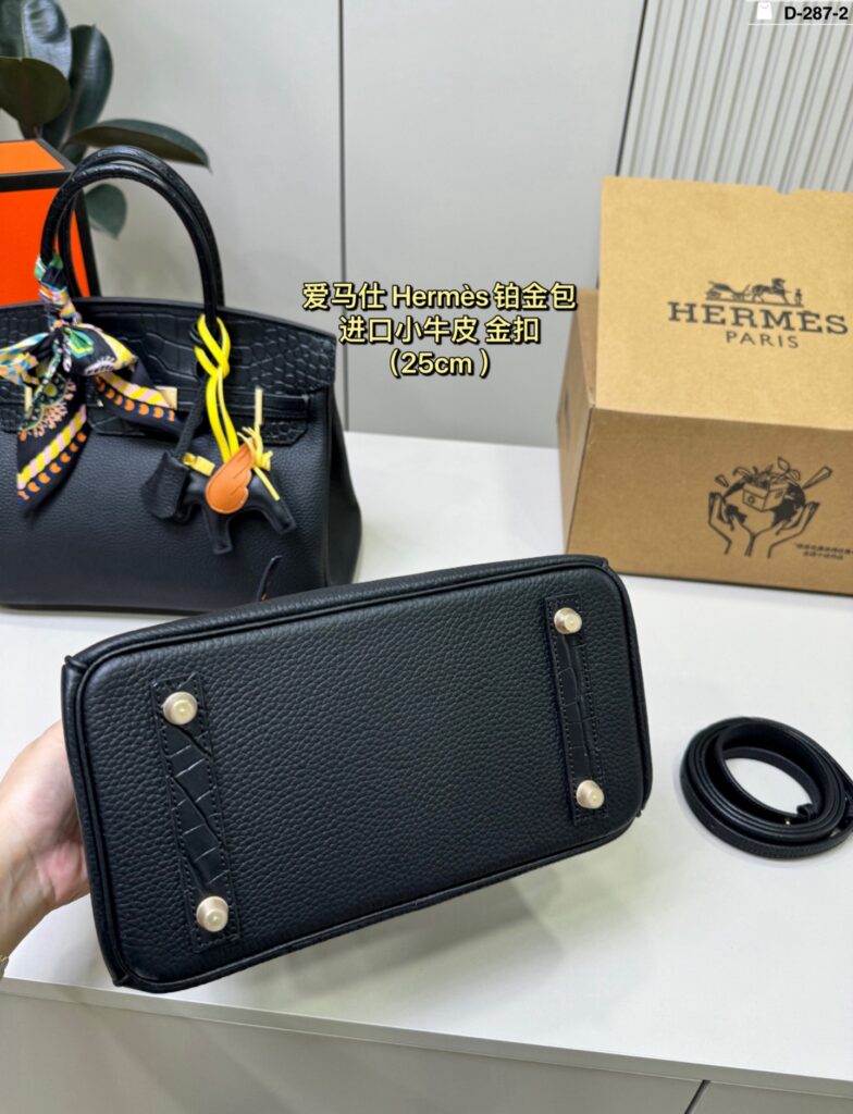 Hermes p235 287 30 20 25 17 Clutch 1.9 x editorial product context 3