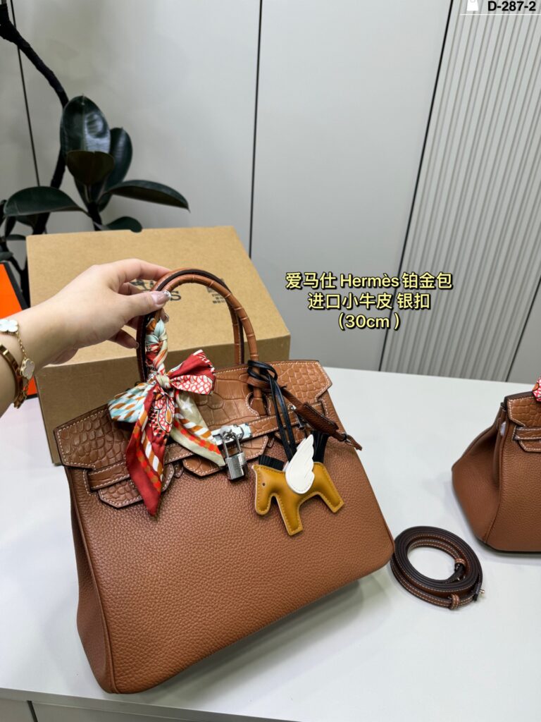 Hermes Leather Bag 30 x 20 cm editorial product context 1