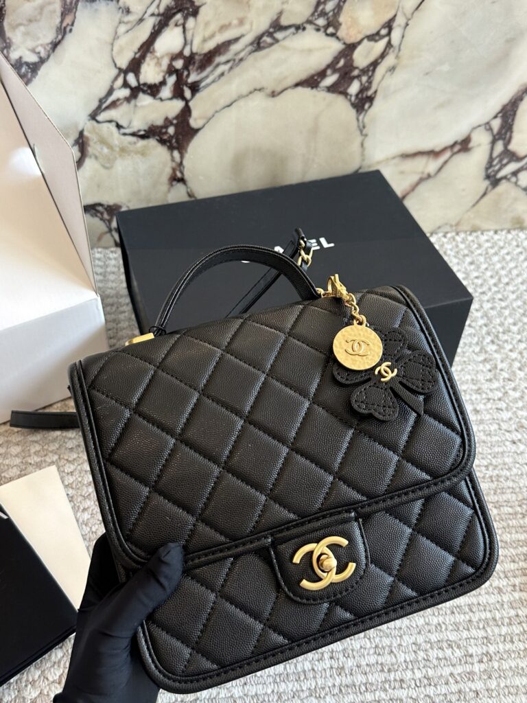 Chanel 22 Small Leather Bag 20 cm editorial product context 1