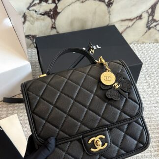 Chanel 190 22 Material Calfskin Hardware Gold Clutch Small