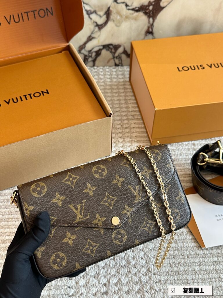Louis Vuitton 125 2020 POCHETTE LICIE Material Calfskin Clutch 1.9 editorial product context 1