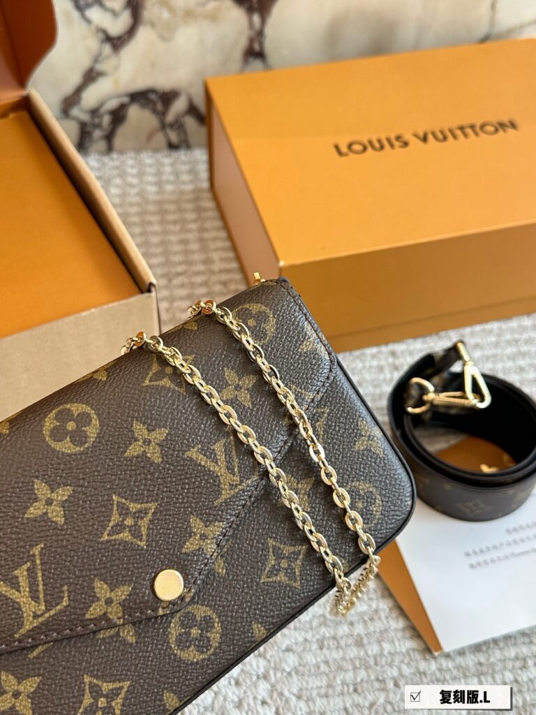 Louis Vuitton 125 2020 POCHETTE LICIE Clutch 1.9 x 1.1 editorial product context 2