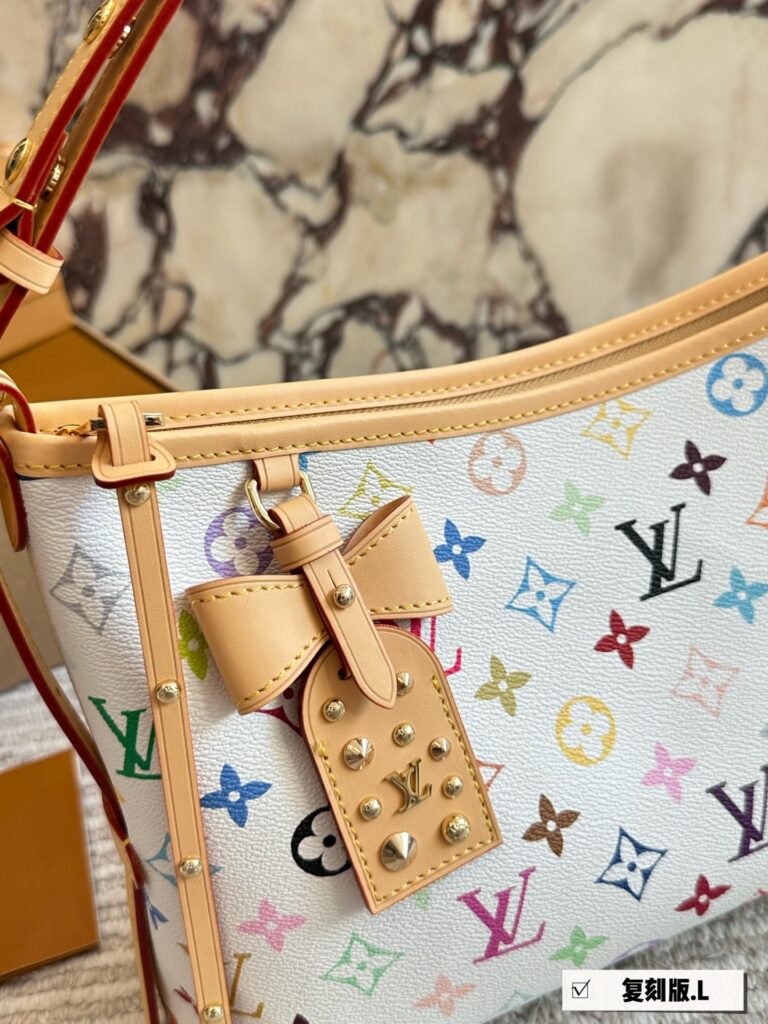 Louis Vuitton p170 carryall Neverfull 34 Material Calfskin Clutch 1.9 editorial product context 2