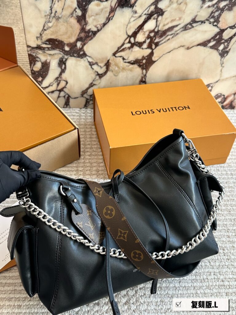 Designer Carryalldark Carrv All Dark 30 Small Black Calfskin Leather Clutch editorial product context 1