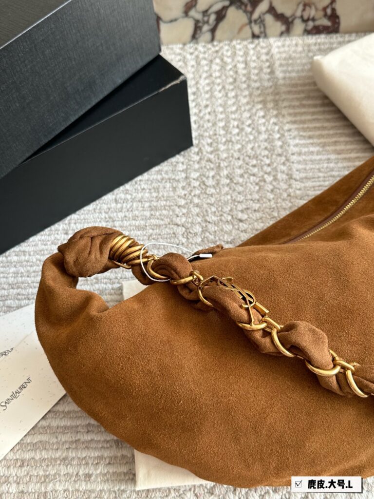 Saint Laurent p315 Amalia logo 46 Clutch 1.9 x 1.1 editorial product context 2
