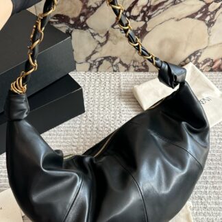 Saint Laurent p295 Amalia logo 46 Material Calfskin Clutch 1.9