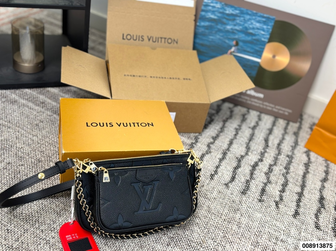 Louis Vuitton p190 24 14 Bag