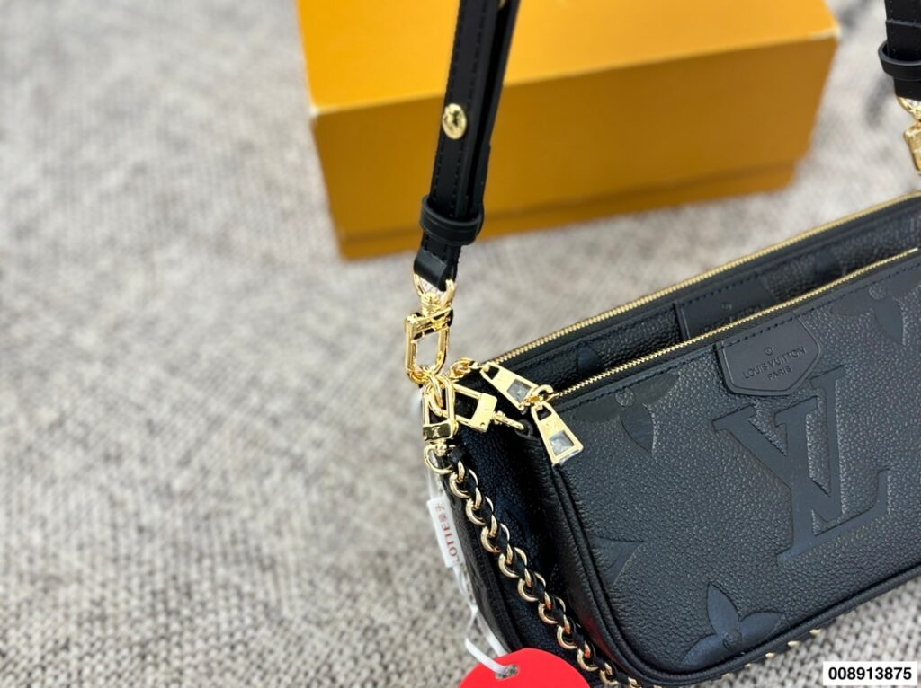 Louis Vuitton p190 24 14 Bag 24 x 14 cm editorial product context 3
