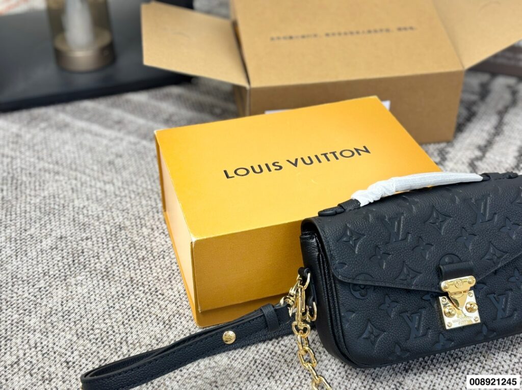 Louis Vuitton Small Bag 21 x 12 cm editorial product context 3