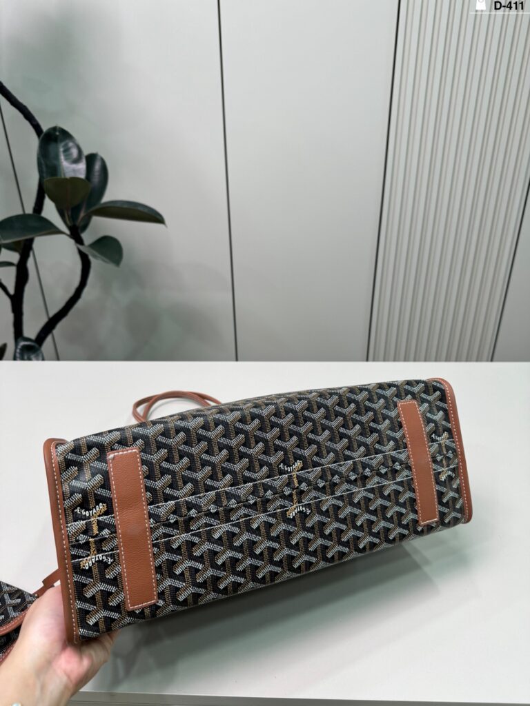 Goyard p160 411 40 24 Hardy Clutch 1.9 x 1.1 editorial product context 3