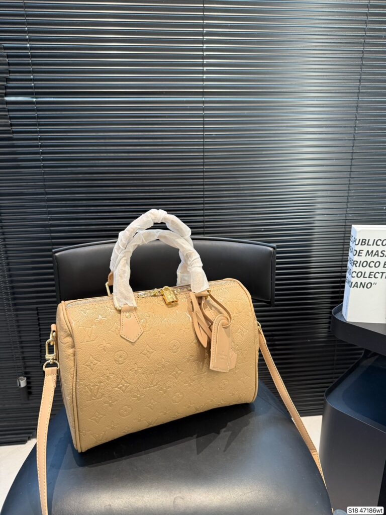 Louis Vuitton P125 24 30 21 Clutch 1.9 x 1.1 editorial product context 3