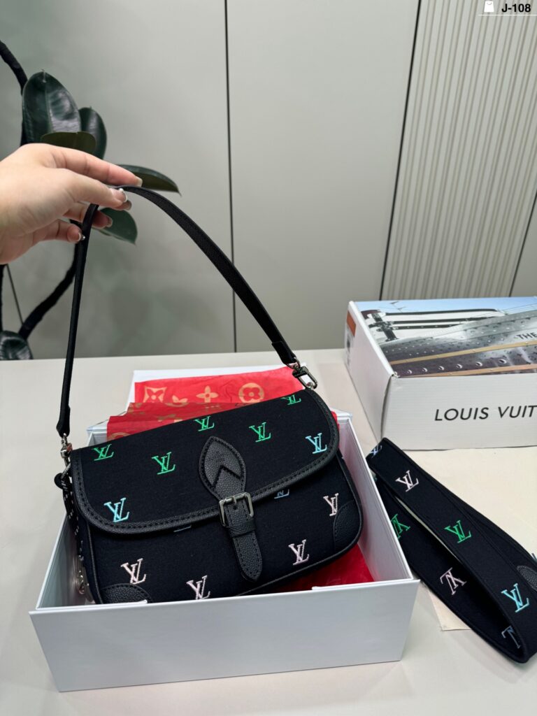 Louis Vuitton p210 108 25 14 Monogram Clutch 1.9 x editorial product context 1