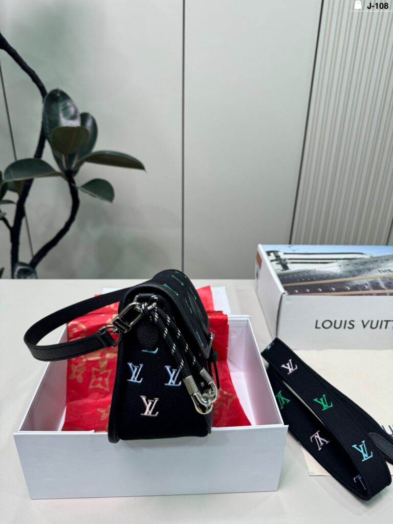 Louis Vuitton p210 108 25 14 Monogram Clutch 1.9 x editorial product context 2