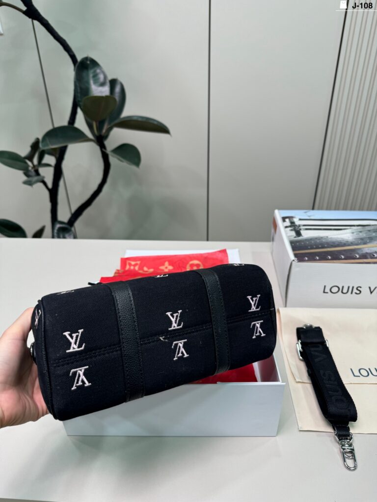 Louis Vuitton p185 108 25 14 Monogram Clutch 1.9 x editorial product context 3
