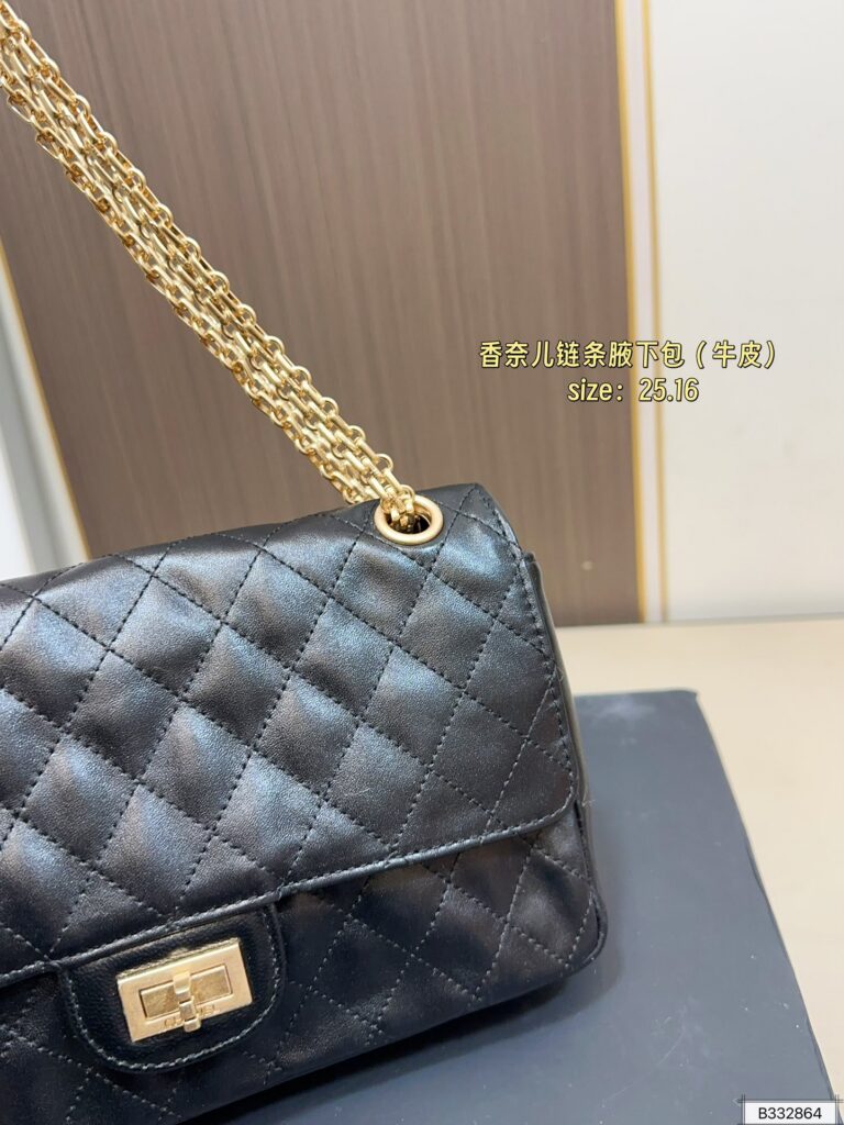 Chanel 265 OR OK 25 16 Clutch 1.9 x 1.1 editorial product context 3