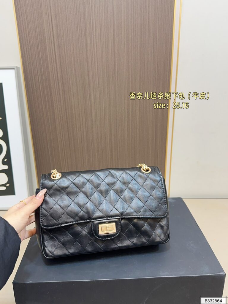 Chanel 265 OR OK 25 16 Clutch 1.9 x 1.1 editorial product context 1