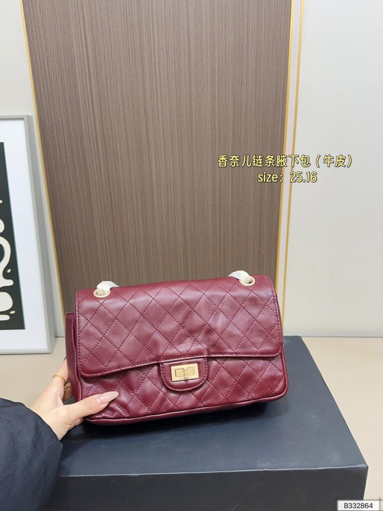 Chanel 265 OR OK 25 16 Clutch 1.9 x 1.1 editorial product context 2