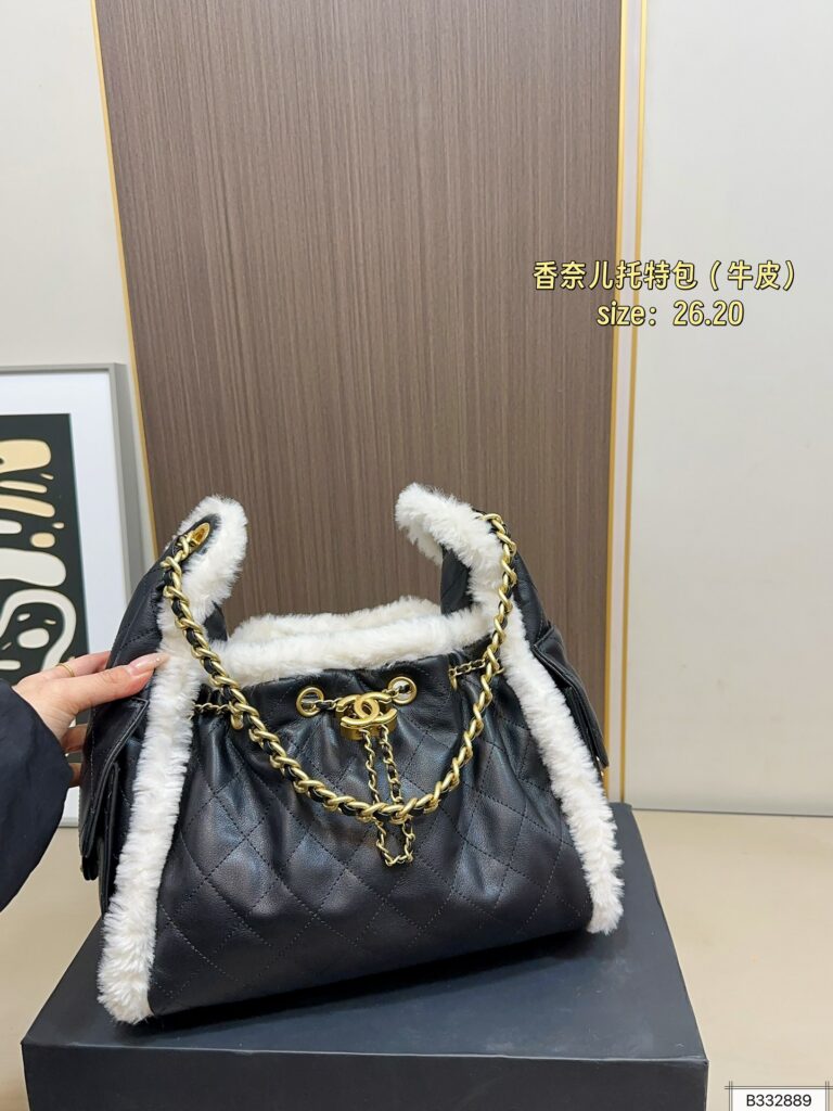 Chanel 290 26 20 Tote Bag Leather editorial product context 2