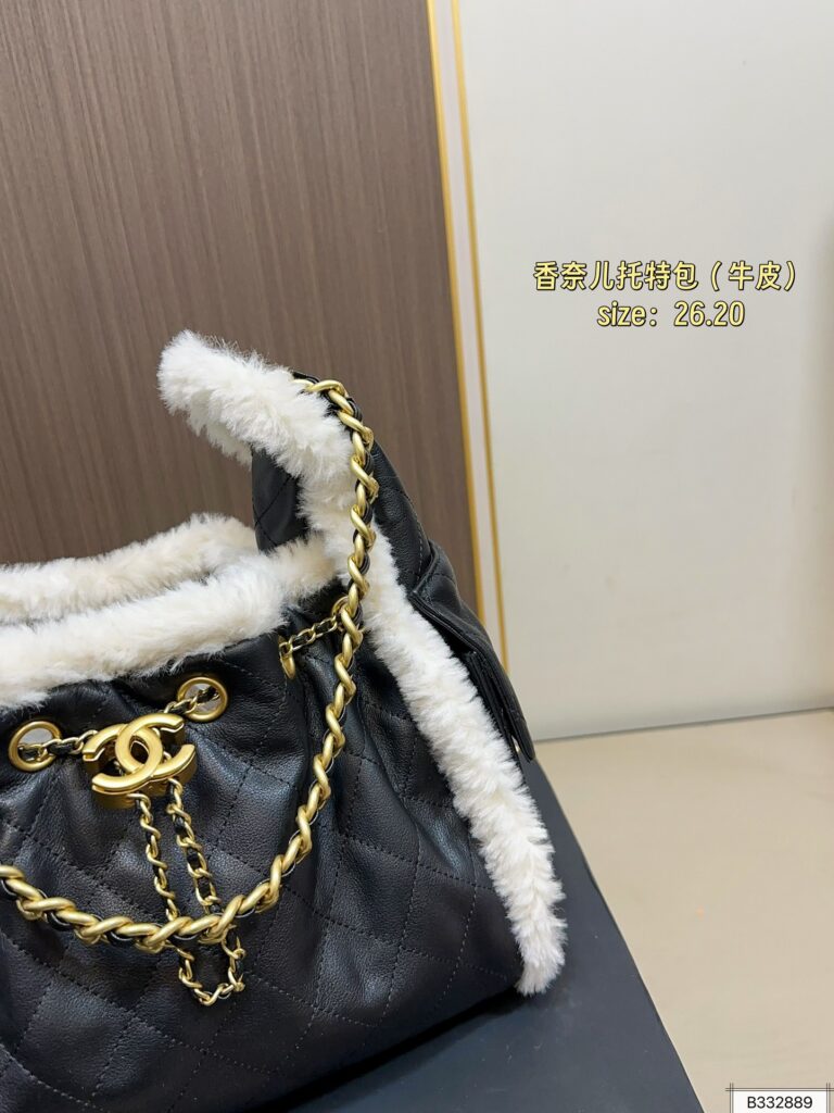 Chanel 290 26 20 Tote Bag Leather editorial product context 3