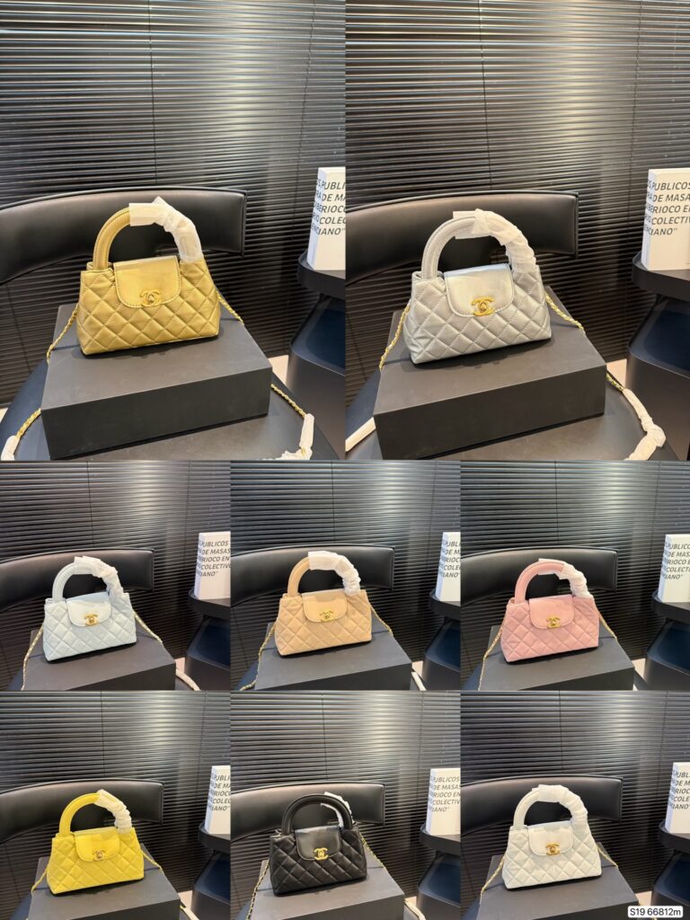 Chanel P130 SS chanel23ss 20 11 Clutch 1.9 x 1.1 editorial product context 1