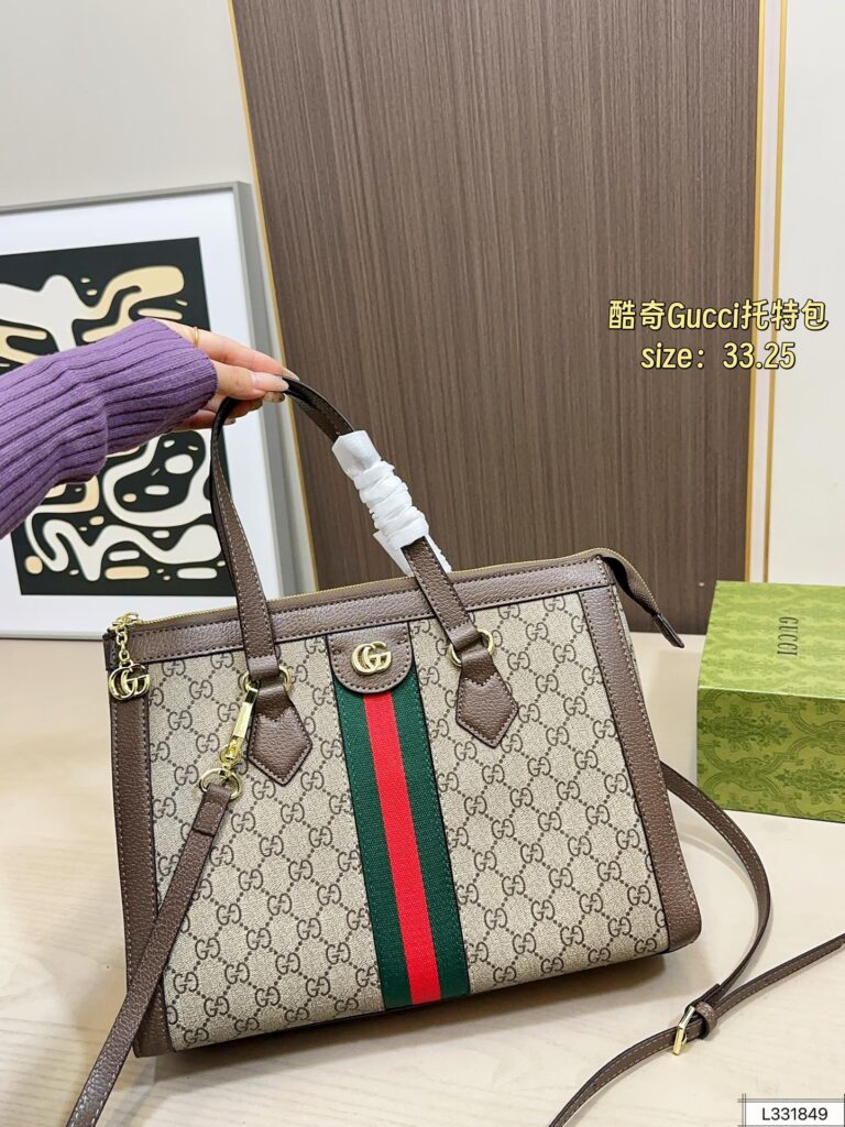Gucci 150 ophidia 33 25 Clutch 1.9 x 1.1 x editorial product context 2