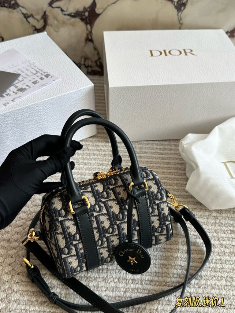 Dior Groove Small Handbag 12 cm editorial product context 1