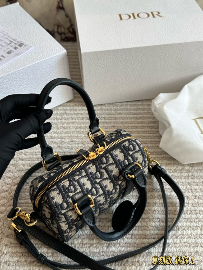 Dior Groove Small Handbag 12 cm editorial product context 3