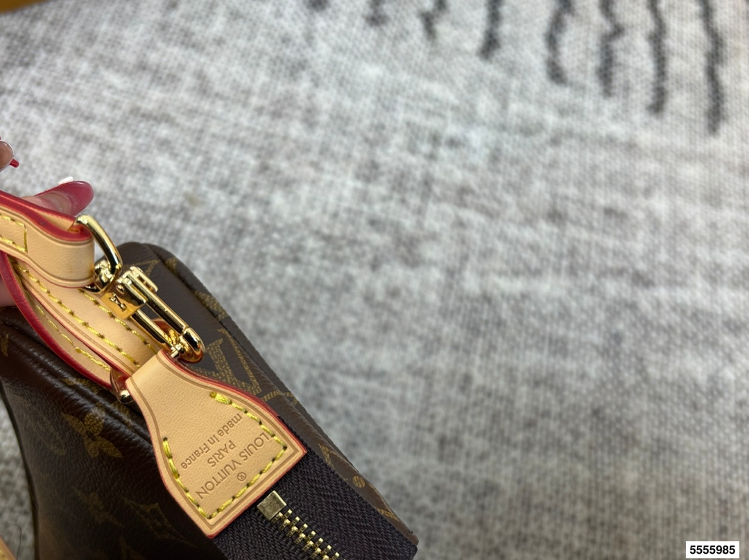 Louis Vuitton p100 22 13 Bag