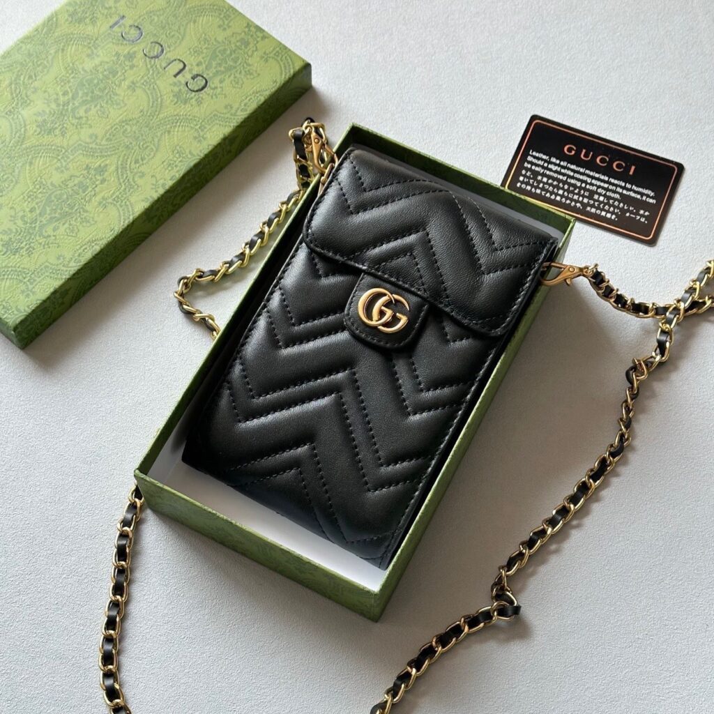 Designer Material Black Lambskin Leather Bag 18 x 11 cm editorial product context 1