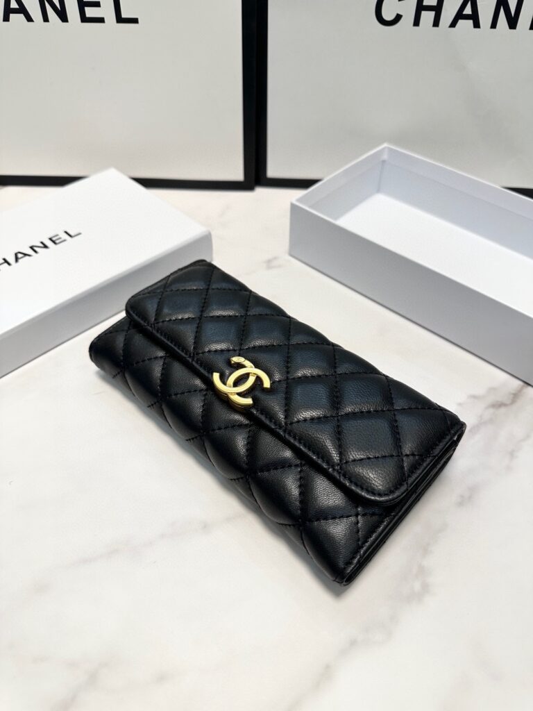 Chanel Black Leather Wallet 19 x 10 cm editorial product context 2