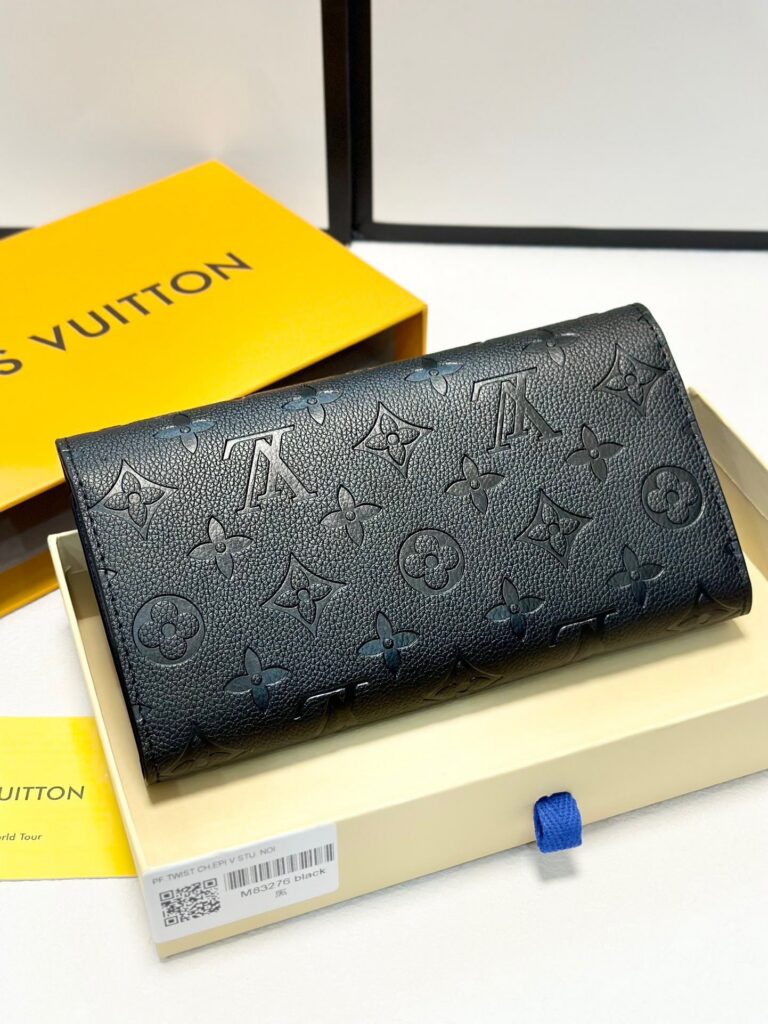 Louis Vuitton Metis Pochette Monogram Empreinte 16 Large Black Calfskin editorial product context 3