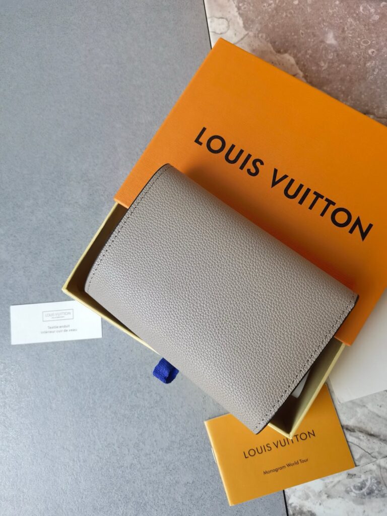 Designer Taurillon Capucines Black Wallet editorial product context 3