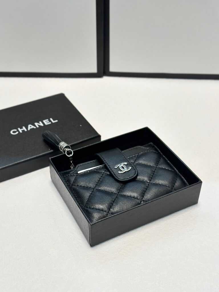 Chanel Black Leather Card Holder 12 x 9 cm editorial product context 1