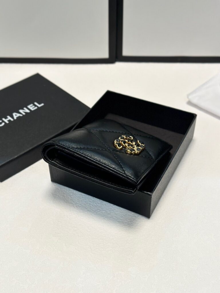 Chanel Black Leather Card Holder 11 x 10 cm editorial product context 3