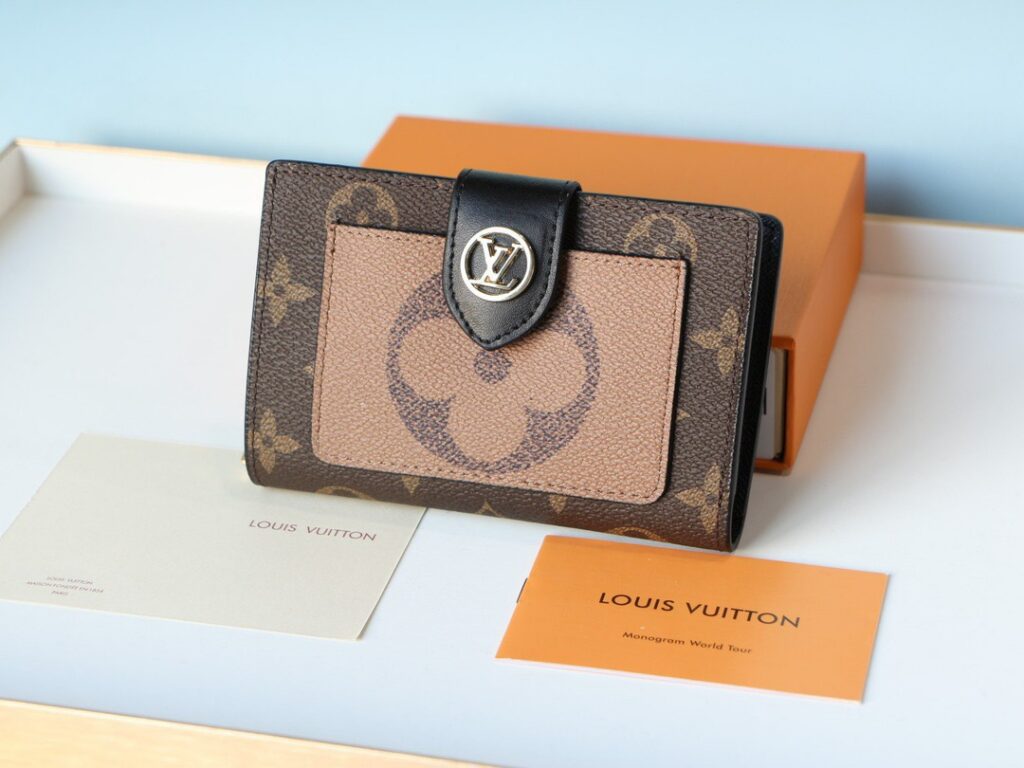 Designer Juliette Monogram Giant Reverse 13. Black Canvas Wallet 5 x 11 x 3 cm editorial product context 1