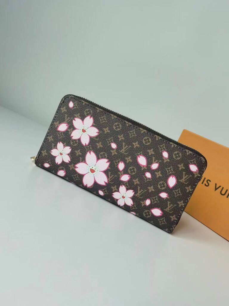 Designer P85 19 X10 M13433 12 Clutch 1.9 x 1.1 editorial product context 2