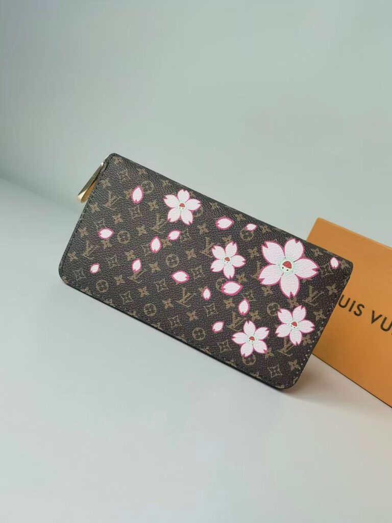 Designer P85 19 X10 M13433 12 Clutch 1.9 x 1.1 editorial product context 3