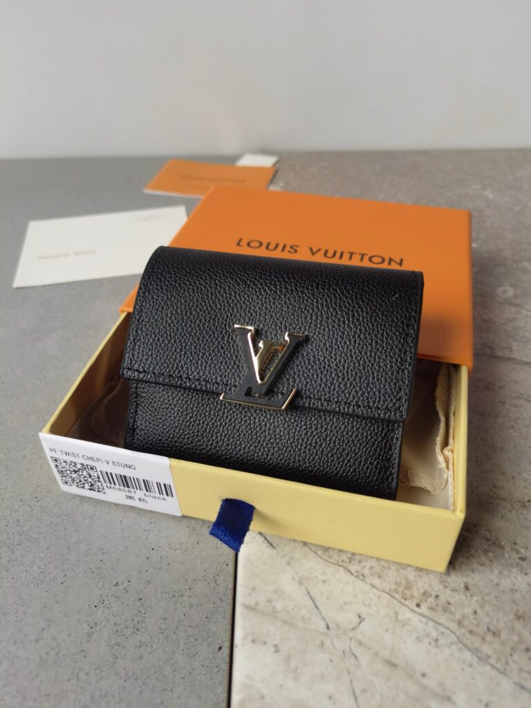 Louis Vuitton Large Black Leather Bag 11 x 10 cm editorial product context 3