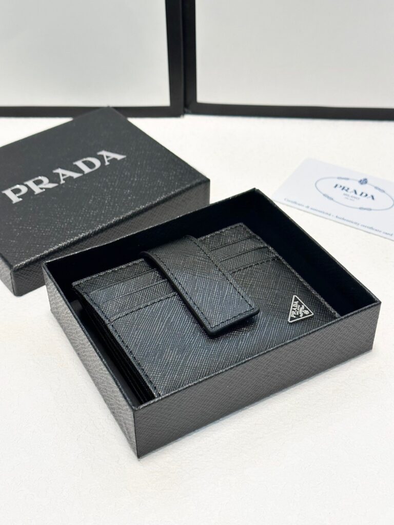 Designer 12 Black Card Holder 11 x 10 cm editorial product context 1