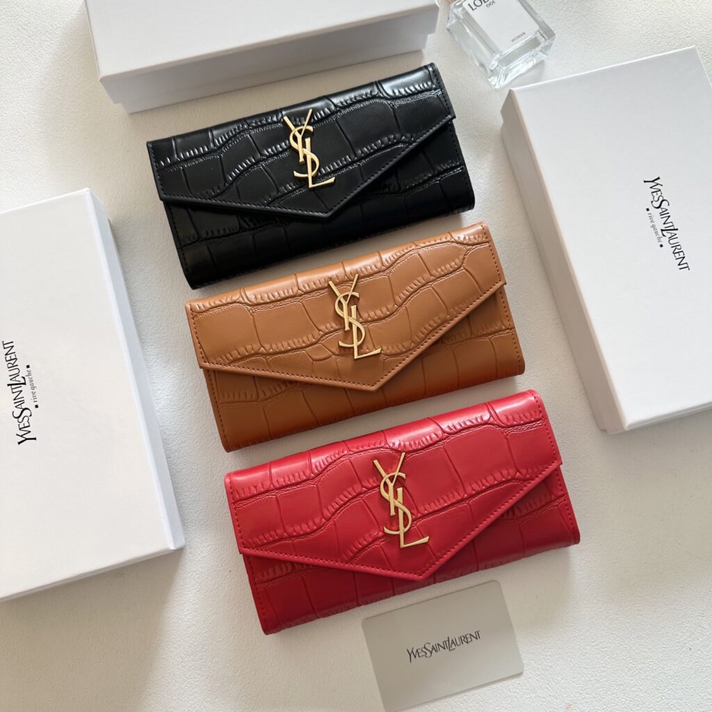 Saint Laurent Black Leather Wallet 19 x 10 cm editorial product context 1